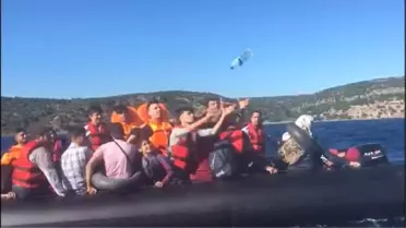 Motoru bozulan lastik bottaki kaçaklar milli sporcu sayesinde kurtarıldı