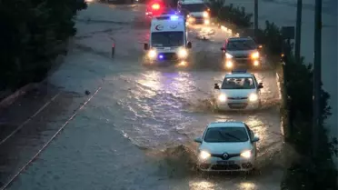 Şiddetli yağış yolları göle çevirdi