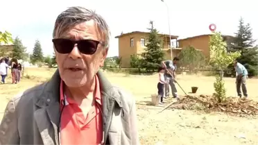Bakan Yardımcısı Dursun'un adı sanatçıların köyündeki çınarlıkta yaşatılacak