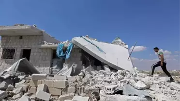 Times: Esad rejimi, İdlib'de 'insani koridor' açtıktan saatler sonra bombardımana başladı