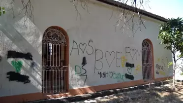 219 yıllık cami kaderine terk edildi