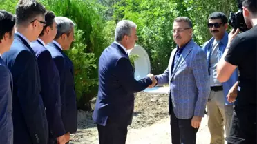 Cumhurbaşkanı Yardımcısı Oktay, gençlerle bisiklet sürdü, ok attı