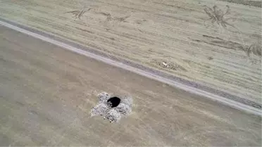 Eskişehir'de, 17 metre derinliğinde obruk oluştu