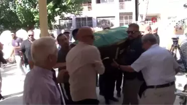 'Minik Serçe' lakaplı usta sanatçının babası toprağa verildi