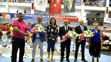 Muratpaşa Belediyespor kadın hentbol takımı sezonu resmen açtı
