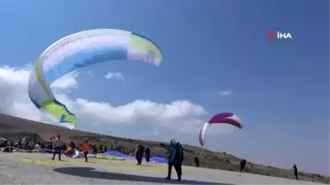 Yamaç Paraşütü Süper Final Test Şampiyonası Türkiye'de ilk kez başladı