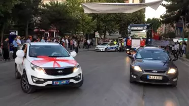 Sünnet olan çocuklara Mehteran eşliğinde tırla şehir turu