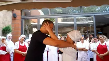 Kadın çalışanlar erkek şiddetine karşı kickboks öğreniyor