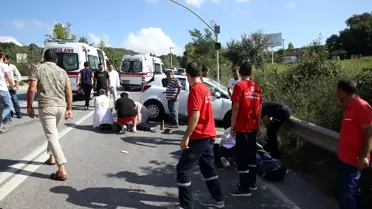 Kazada otomobilin motoru yola fırladı