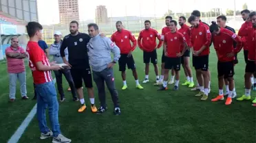 Taraftarlardan Sivas Belediyespor'a moral ziyareti