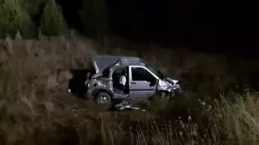 Hafif ticari araç şarampole yuvarlandı: 1 ölü, 2 yaralı
