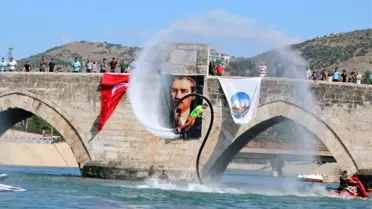 Yeşilırmak'ta flyboard gösterisi yoğun ilgi gördü