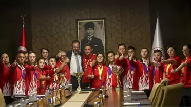 Bakan Kasapoğlu, down sendromlu sporcularla buluştu