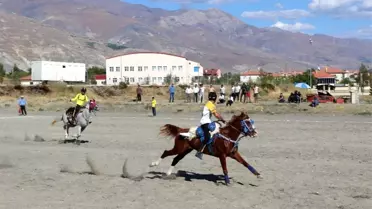 Erzincan'da nefes kesen atlı cirit müsabakaları sona erdi