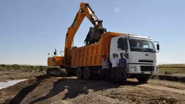Bulanık'ta stabilize yol yapım çalışmaları devam ediyor