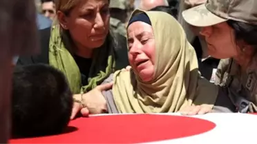 Mardin şehidi Türkçe, Kürtçe ve Arapça ağıtlarla uğurlandı