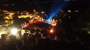 Efest, Cem Adrian İle eğitime destek oluyor