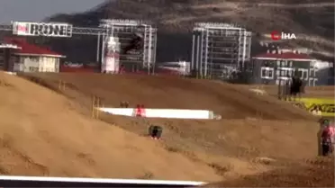 Motokros Şampiyonası nefes kesiyor