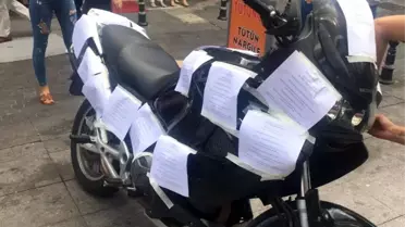 Motosiklet sürücüsünün park inadı esnafı bezdirdi
