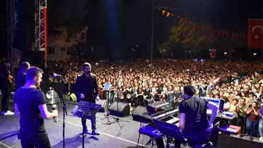 Gönenliler Mehmet Erdem'le birlikte söyledi