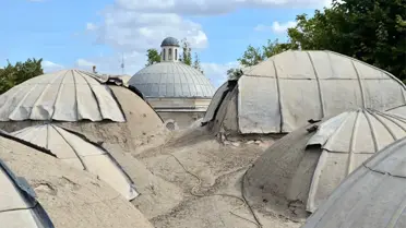 500 yıllık caminin kubbelerindeki kurşunlar çalındı