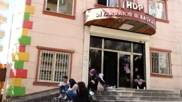 Ailelerin HDP önündeki evlat arayışı devam ediyor