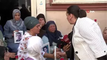 AK Parti'li vekilden HDP önünde eylem yapan ailelere destek ziyareti