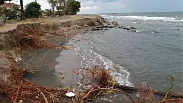 Karadeniz'in dalgaları kumsalı yuttu