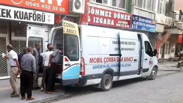 Van Büyükşehir Belediyesi, sıcak çorba dağıtımına başladı