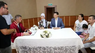 İşitme engelli çift 'sessizce' evlendi