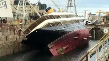İtalya'da 90 metrelik lüks yat limanda devrildi