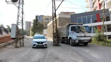 Sürücüler hangi taraftan geçeceğini şaşırıyor