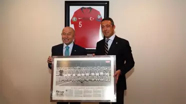 Ali Koç'tan federasyon başkanına manidar hediye!