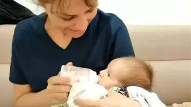 Annesi yoğun bakıma alınan bebeğe hemşire baktı
