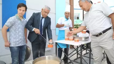 Başkan Güder, özel çocuklara aşure ikramında bulundu