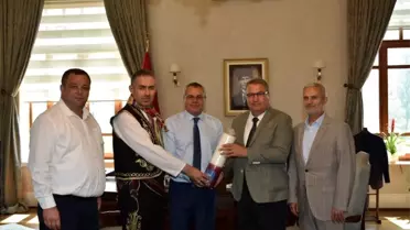 Başkan Çerçi'den güreşlere kırmızı dipli mumla davet
