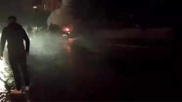 Cayır cayır yanan araç hurdaya döndü