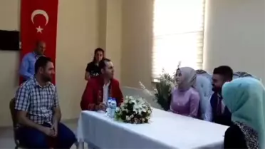 İşitme engelli çiftin nikahı işaret diliyle kıyıldı