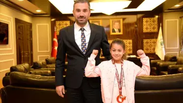 Minik sporculardan Başkan Ertuğrul Çetin'e ziyaret