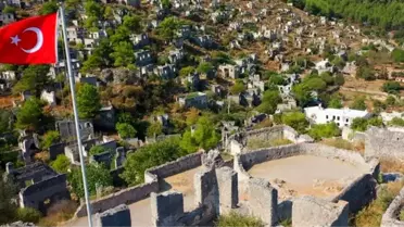 Türk bayrağının gölgesindeki hayalet köyde uzun yıllardır kimse yaşamıyor