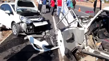 Sivas'ta otomobiller çarpıştı 1 ölü, 2 yaralı