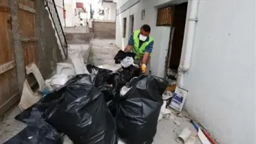 Ankara'da 2 evden 45 ton çöp çıktı