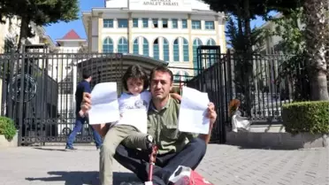 Bacağı kesilen özge ile babasından, adliye önünde oturma eylemi