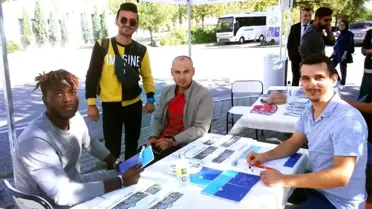 Bartın Üniversitesi'nin yeni öğrencileri kurulan stantlarda bilgilendirildi
