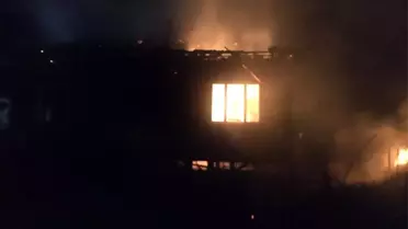 Sakarya'da çıkan yangın ev ve samanlığı kullanılmaz hale getirdi