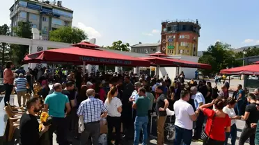 Tunceli Belediyesi vatandaşlara aşure ikram etti