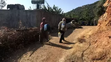 40 yıldır içecekleri suyu evlerine bidonlarda taşıyorlar