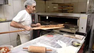 Bu pideyi yemek için kilometrelerce yol geliyorlar