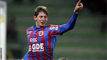 Emiliano Sala: FIFA Cardiff'in transfer ücretini ödemesine karar verdi