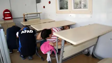 Simülasyon tırı ile depremi birebir yaşadılar